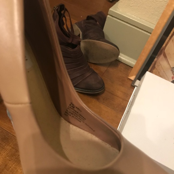 Steve Madden tan heels - Picture 4 of 4